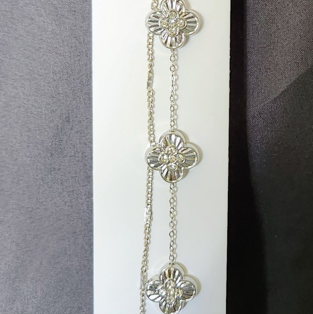 Elegant Silver Clover Bracelet 8$